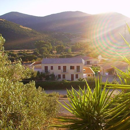 Agriturismo La Grotta Del Tesoro Santadi Buitenkant foto